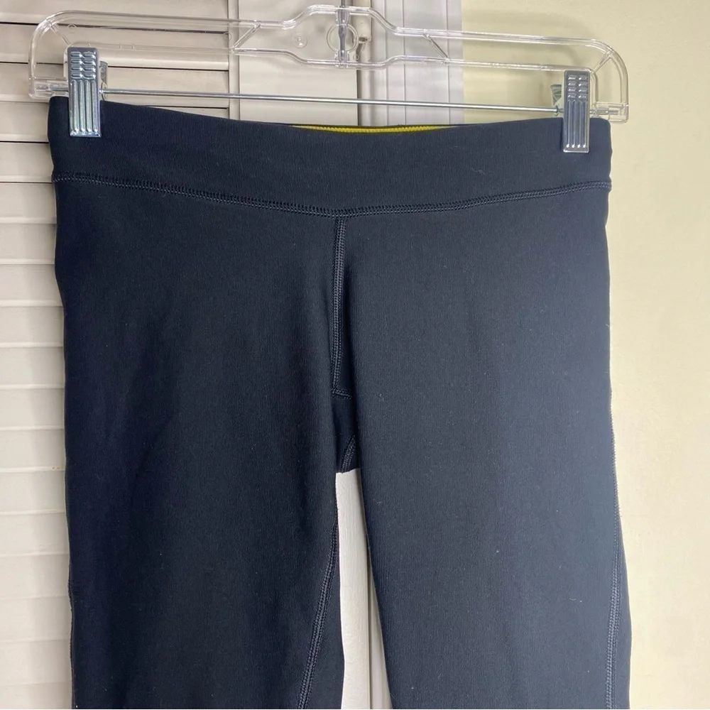 Nike Dri Fit Livestrong Cropped Legging Women Size XS  Stretch biker